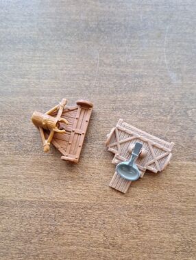 Star Wars Set - Tan Plastic Barn Wall Pieces with Silver Scoop, Catapult